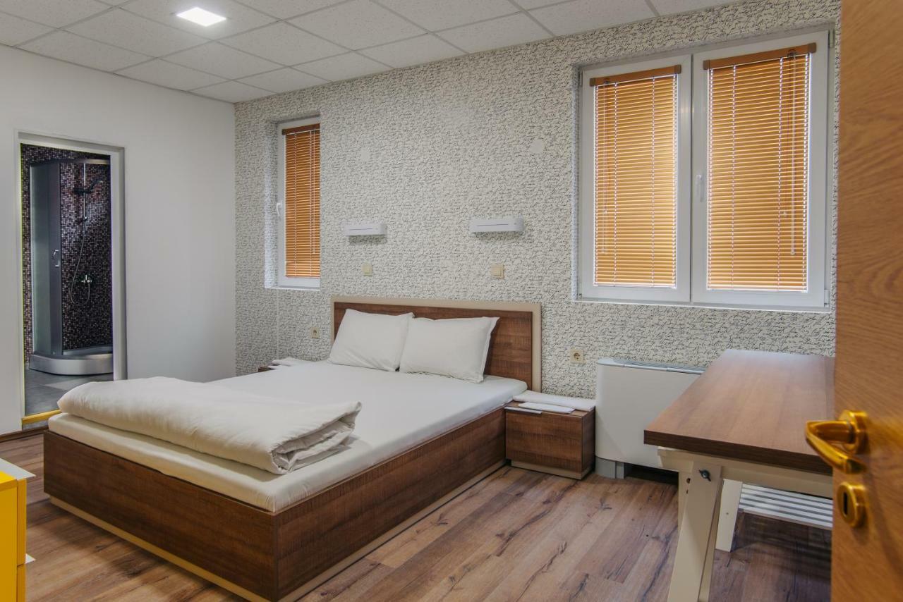 Pansion Storgozia Aparthotel Pleven Luaran gambar